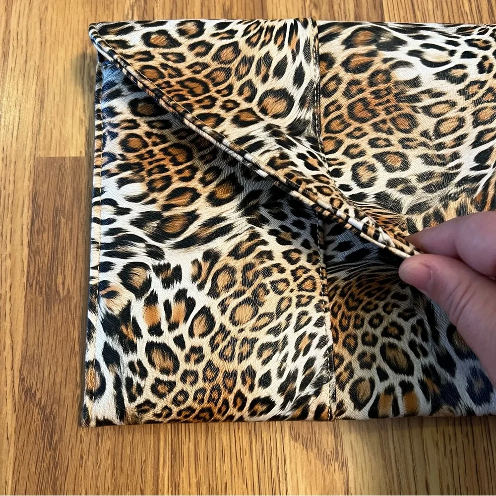 Leopard Print Clutch - Picture 10 of 13